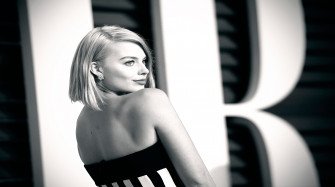 Margot Robbie  Iphone 13 Pro Max Wallpaper2